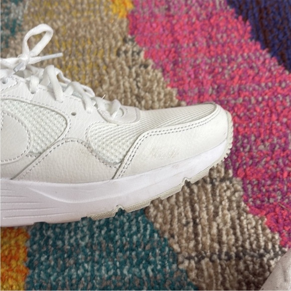 Nike White Air Max Women's Athletic Shoes, Size 9 - Picture 4 of 5